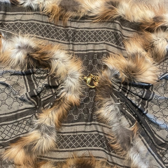 GUCCI Monogram Fox Fur Wool Silk Horsebit Gold Clasp Shawl/Wrap - Picture 2 of 16
